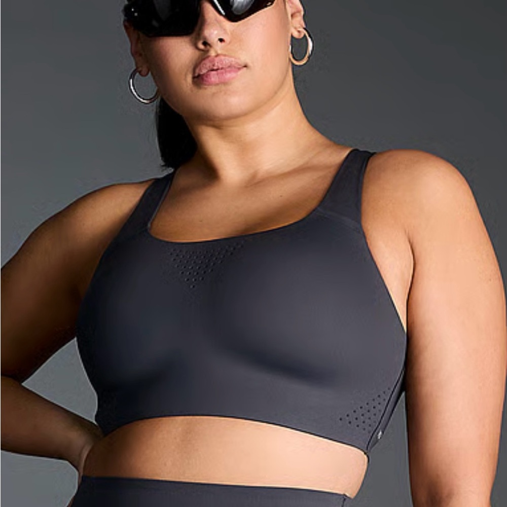 Victoria's Secret VSX featherweight max support 38DD sports bra like new